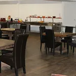 Maximo מלון 2*